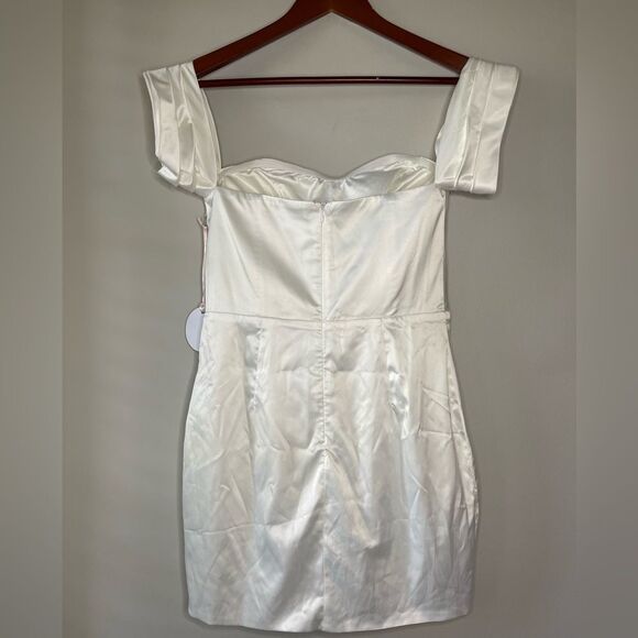 Revolve More To Come Bella Off Shoulder Dress in White Size M - Picture 9 of 10